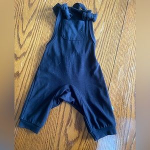 Kyte baby midnight overalls worn once for NB pictures.